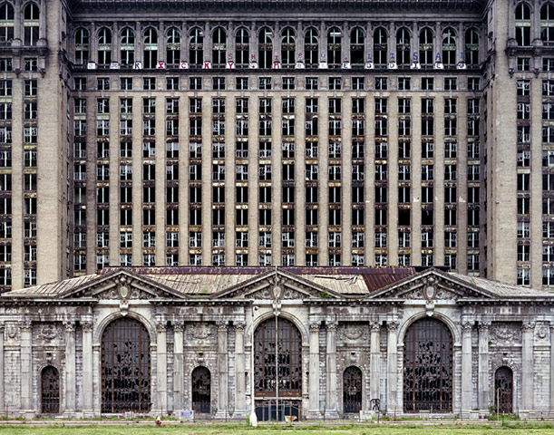Michigan Central Station, picture from Yves Marchand and Romain Meffre