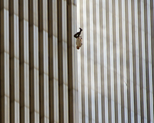 Homme sautant du World Trade Center le 11/09/2001, photo de Richard Drew